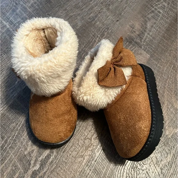 Little girl boots with bow and fur - Picture 1 of 2